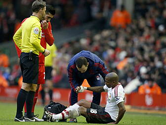 Van Gaal seeking fullback repl...